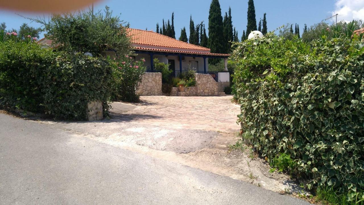 Takis Haikos House Two Minutes Walk To The Beach Peroulia Vounária Exteriör bild